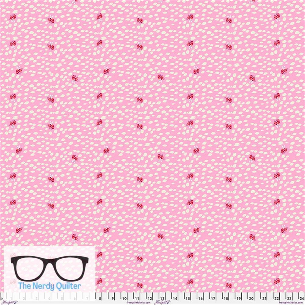 Preorder: Down to Earth Do Re Bee in Afterglow by Tula Pink for Freespirit - PWTP297.AFTERGLOW